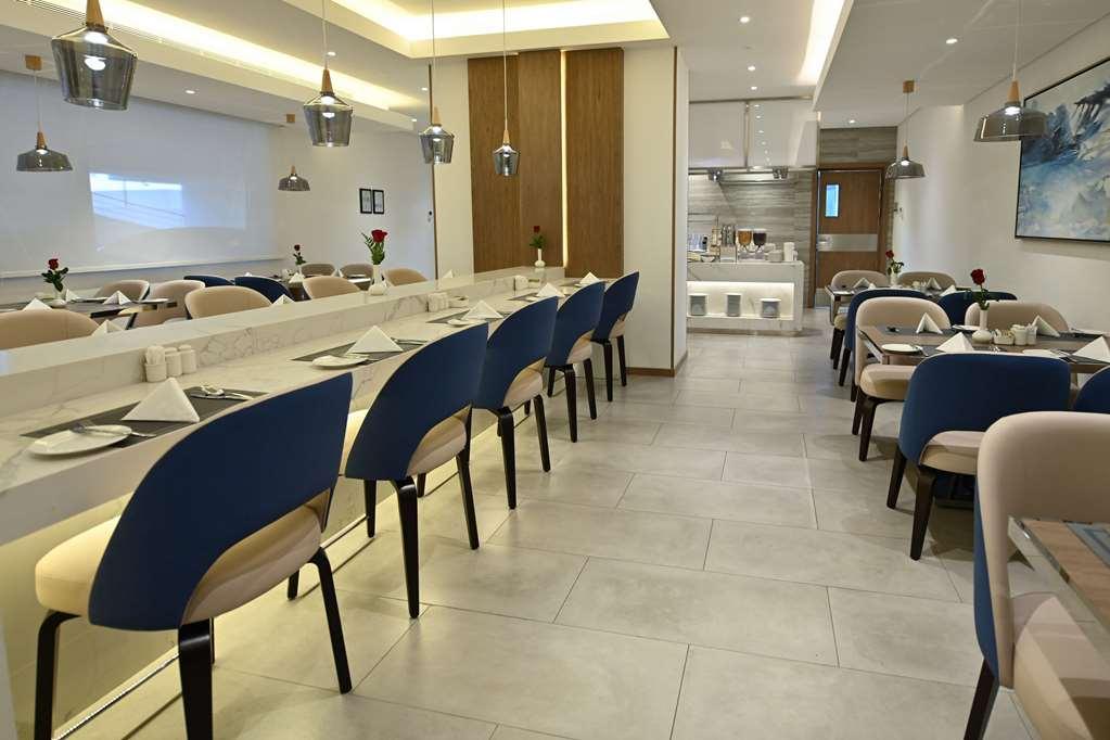 Comfort Hotel Jeddah King Road Restaurang bild