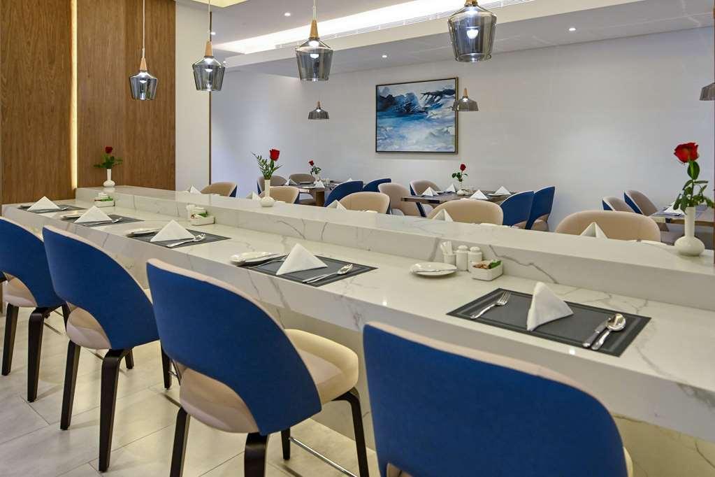 Comfort Hotel Jeddah King Road Restaurang bild